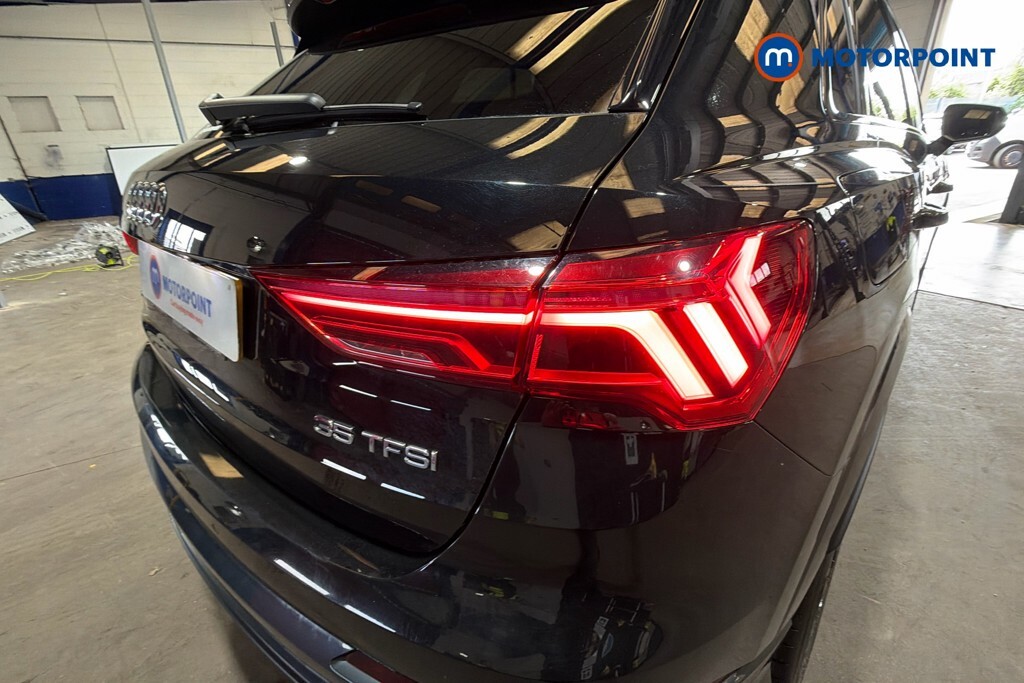 Audi Q3 Black Edition Black #40