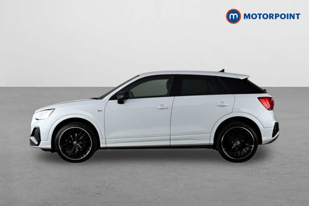 Audi Q2 30 Tfsi Black Edition White #4