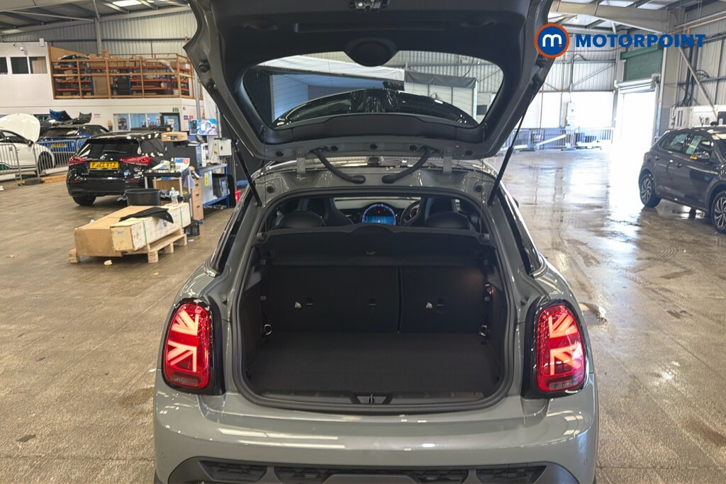 Mini Hatch 1.5 Cooper Sport Red #33