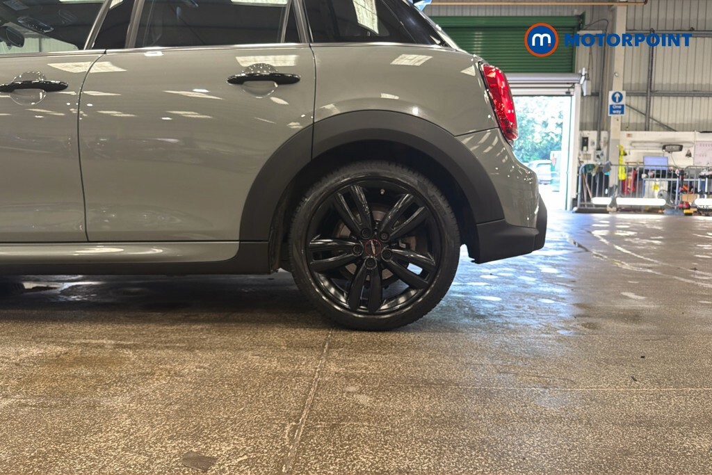 Mini Hatch 1.5 Cooper Sport Red #44
