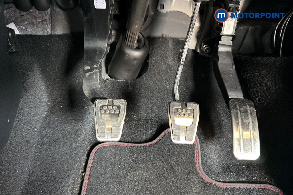 Ford Fiesta Active X White #26