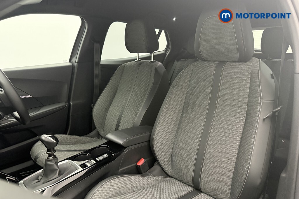 Peugeot 2008 1.2 Puretech Active Black #11