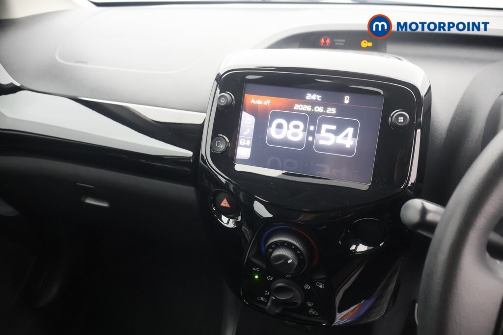 Peugeot 108 108 Active Red #17