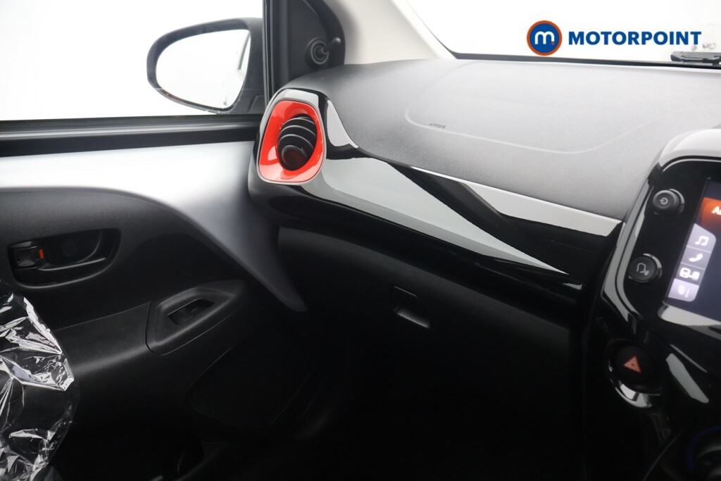 Peugeot 108 108 Active Red #18