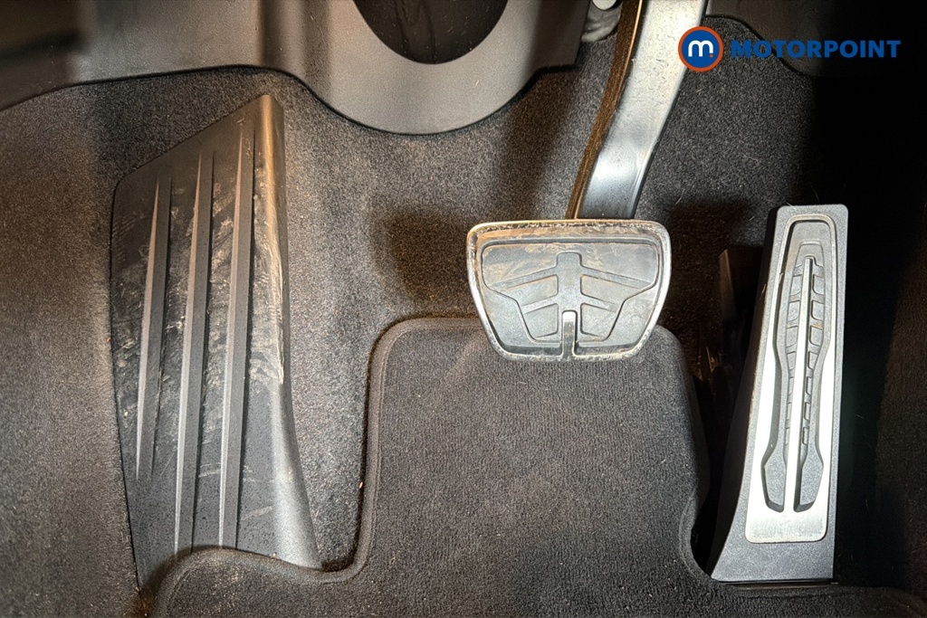 BMW 2 Series 220I M Sport Step White #28