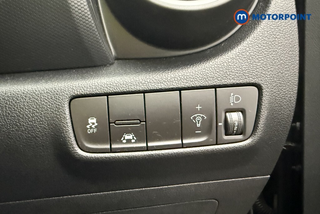 Hyundai Kona Premium Yellow #26
