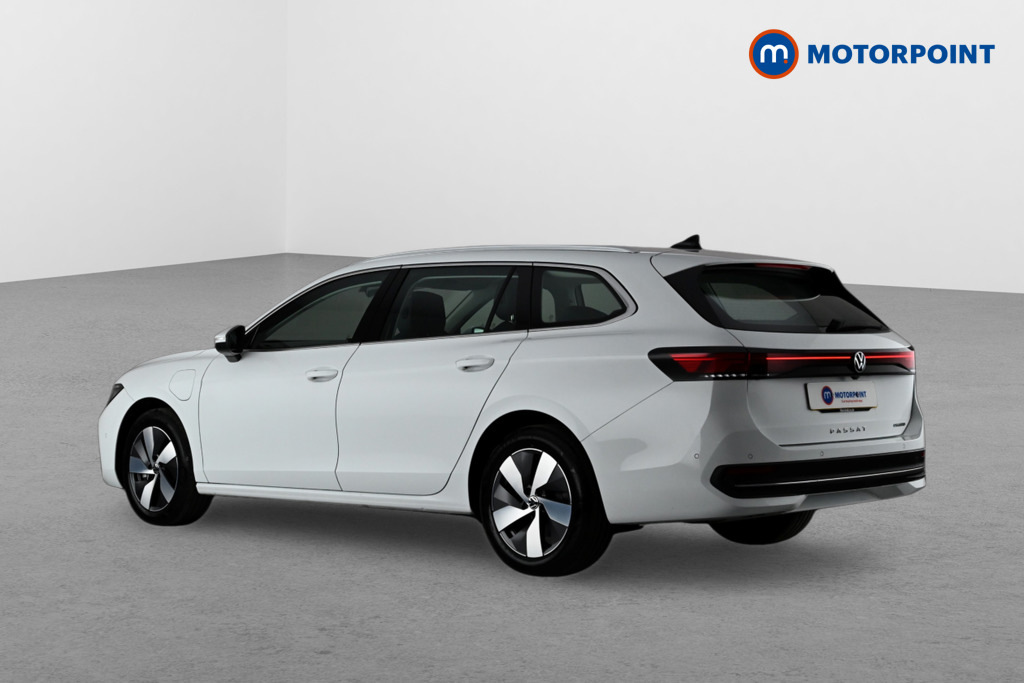 Volkswagen Passat 1.5 Tsi Ehybrid Life Dsg White #4