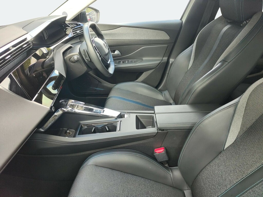 Peugeot 308 1.2 Puretech 130 Allure Premium Eat8 Digital OV22VRD White #3