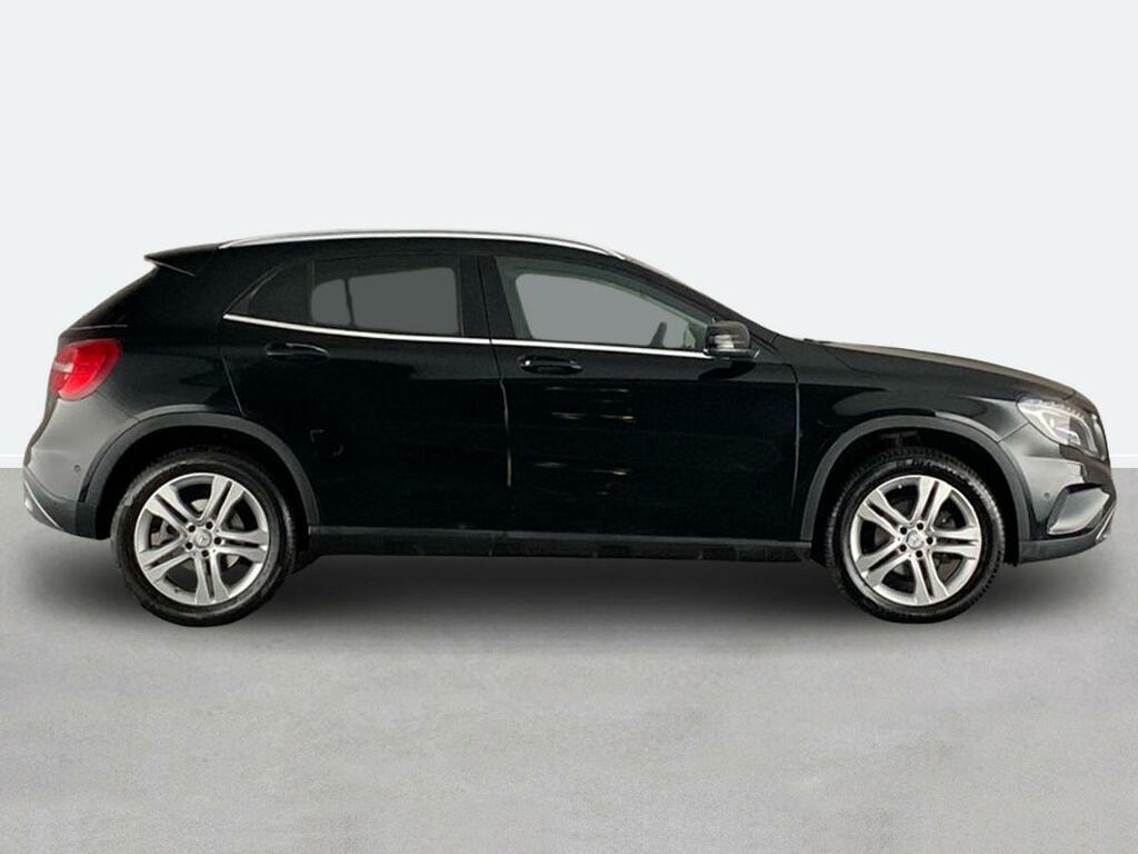 Mercedes-Benz GLA Class Gla 200D 4Matic Sport Premium Black #2