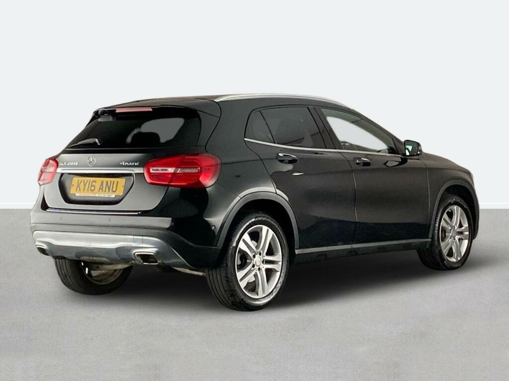 Mercedes-Benz GLA Class Gla 200D 4Matic Sport Premium Black #3