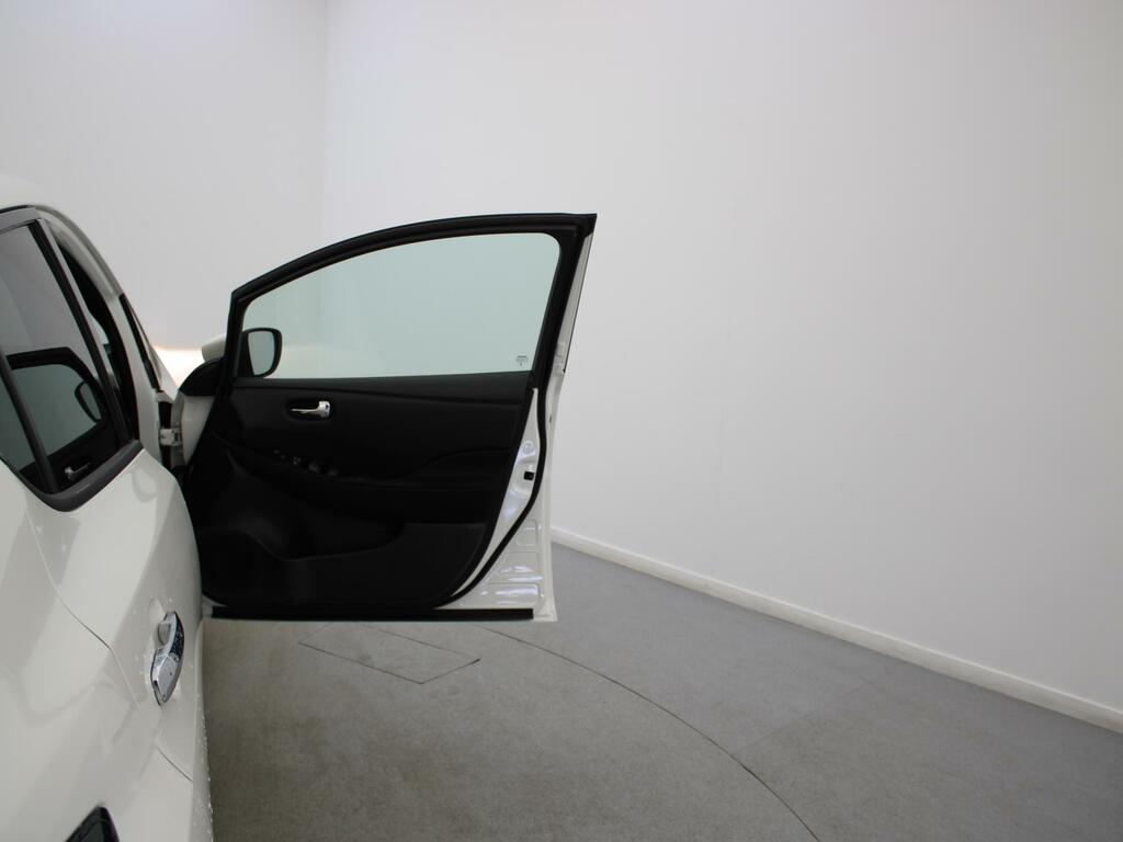 Nissan Leaf 39Kwh Tekna Hatchback 150 Ps Grey #38