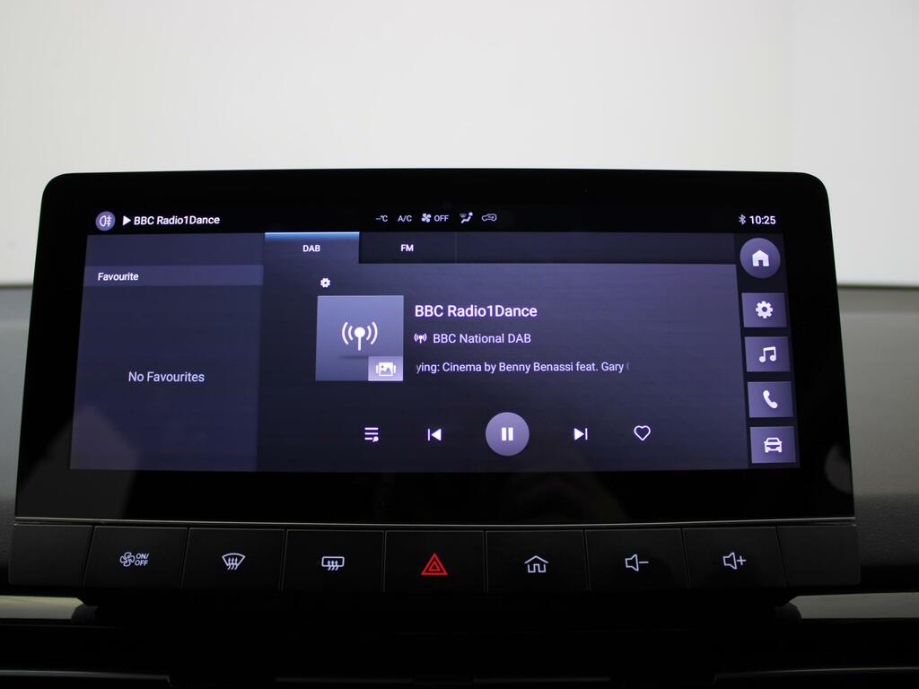 MG MG4 150Kw Trophy Long Range 64Kwh White #22