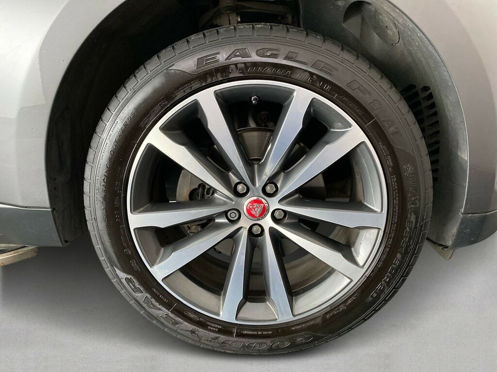 Jaguar F-Pace Green #23