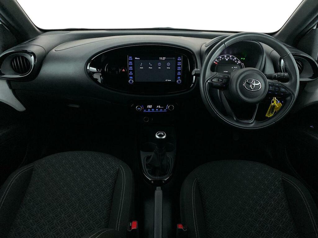 Toyota Aygo X Pure Silver #9
