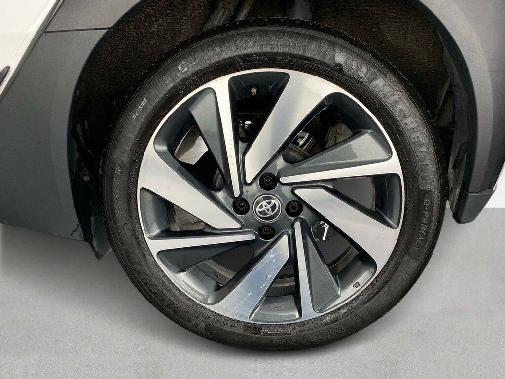 Toyota Aygo X Pure Silver #24