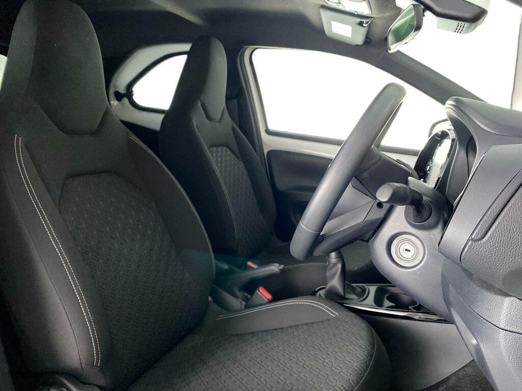Toyota Aygo X Pure Silver #13