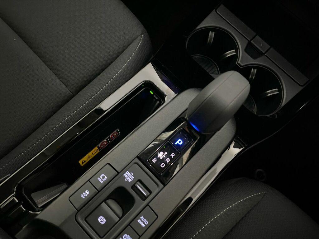Toyota Prius 2.0 Phev Design Cvt  #16