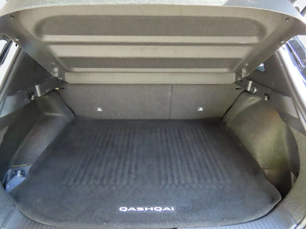 Nissan Qashqai Hatchback Black #9