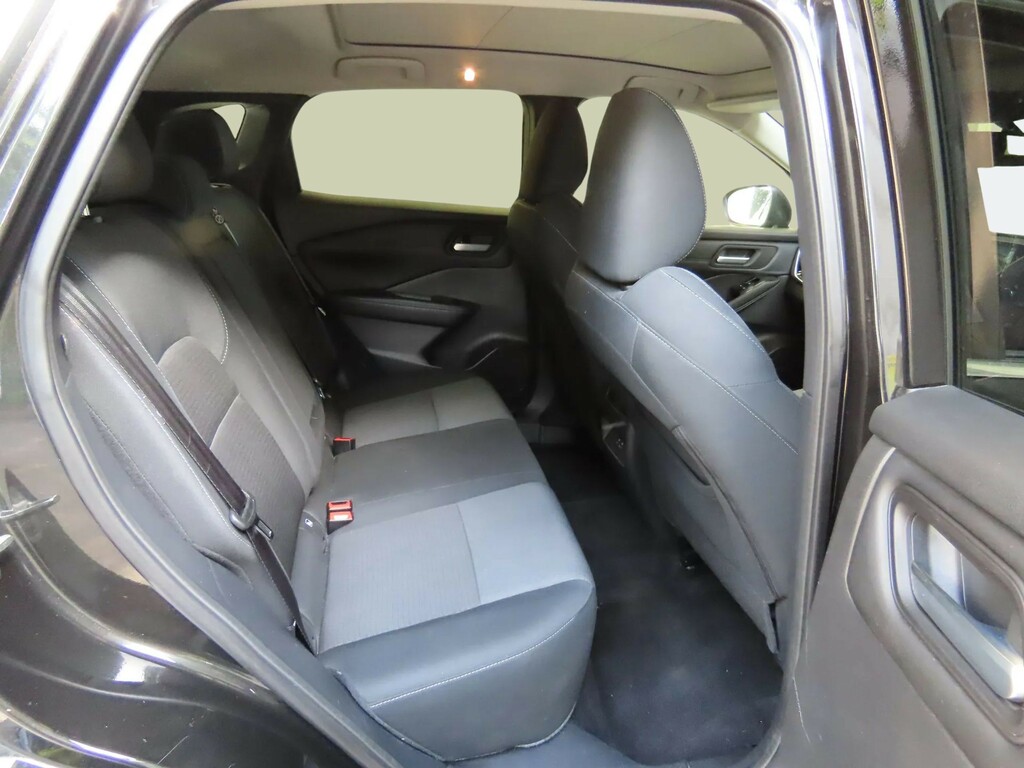 Nissan Qashqai Hatchback Black #6