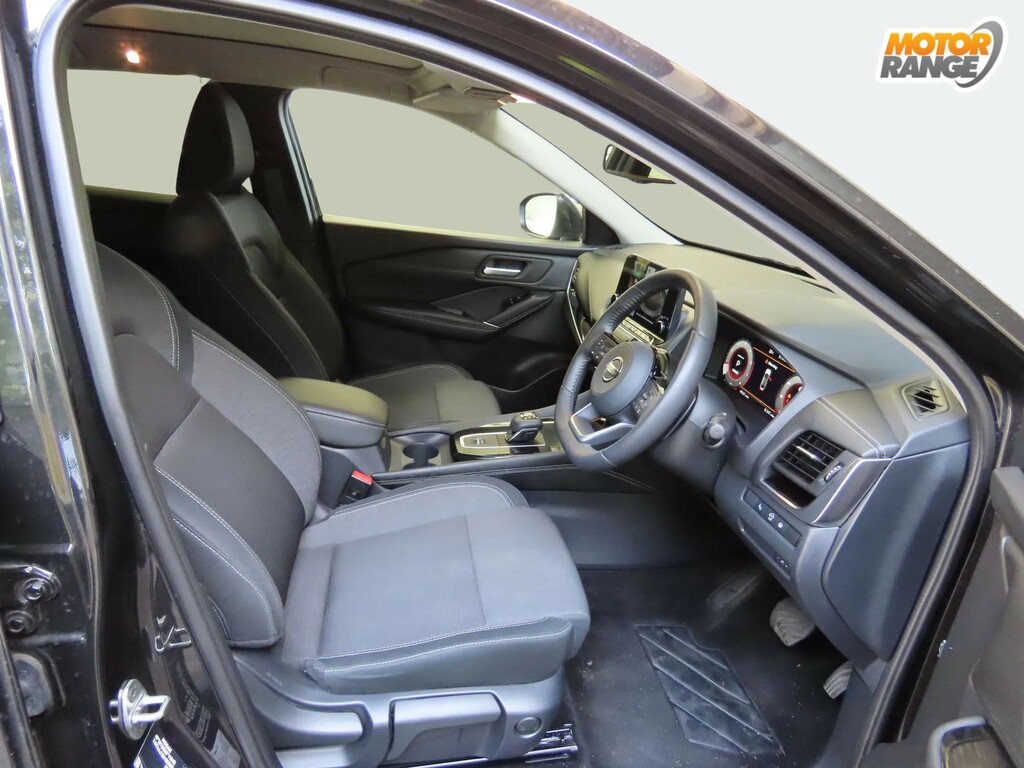 Nissan Qashqai Hatchback Black #7