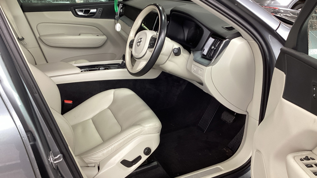 Volvo XC60 D4 Momentum Grey #8