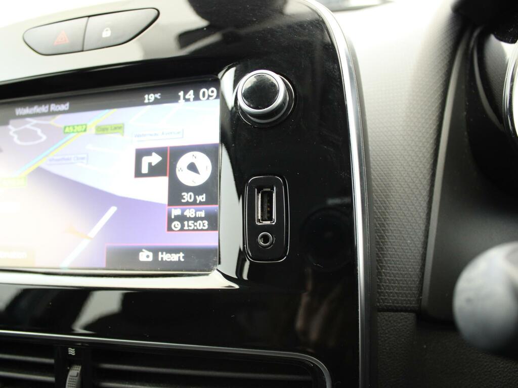 Renault Clio Clio 1.6T 16V Renaultsport Trophy Nav 220 White #21