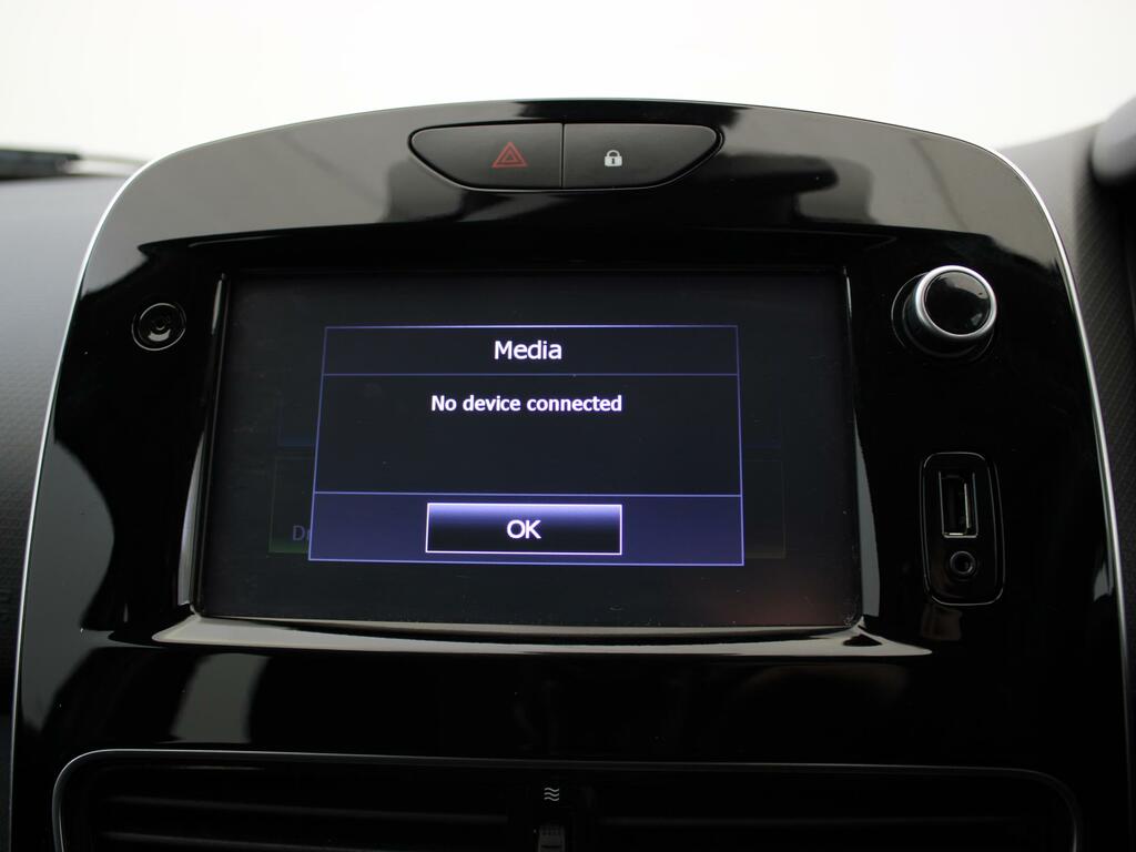 Renault Clio Clio 1.6T 16V Renaultsport Trophy Nav 220 White #17
