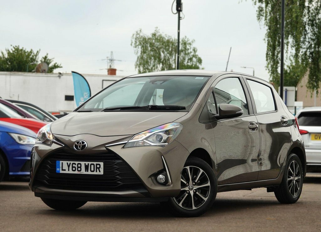 Toyota Yaris 1.5 Vvt-i Icon Tech Hatchback Eu LY68WOR Brown #2