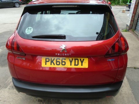 Peugeot 2008 1.2 Puretech 110 Gt Line Red #6