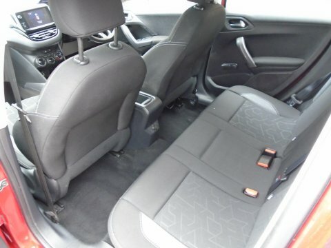 Peugeot 2008 1.2 Puretech 110 Gt Line Red #9