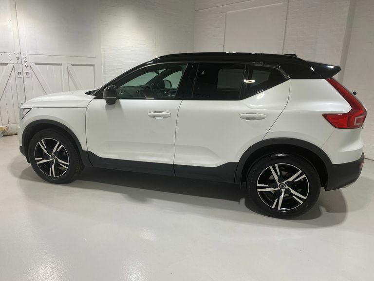 Volvo XC40 T3 1.5 156Ps 6 Spd R Design 5Dr. AE19GHH White #6