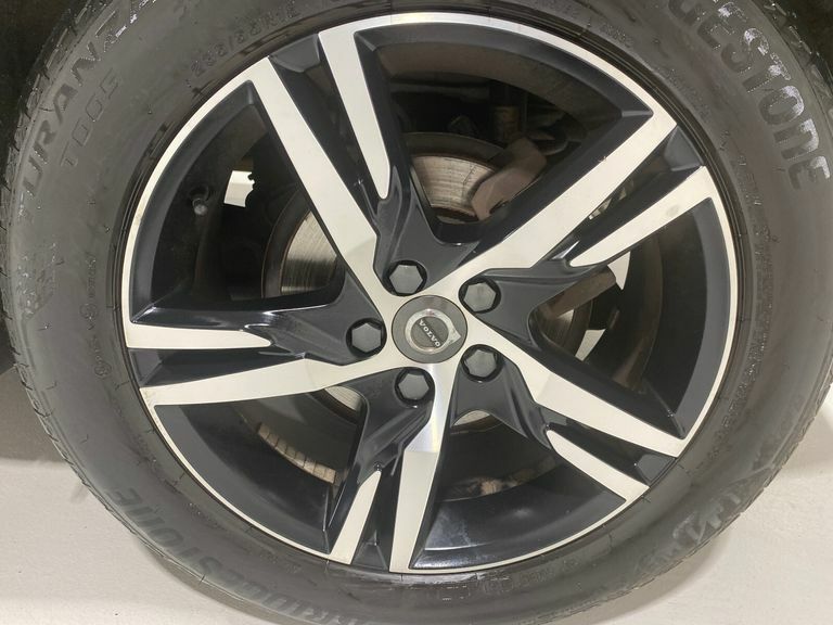 Volvo XC40 T3 1.5 156Ps 6 Spd R Design 5Dr. AE19GHH White #5
