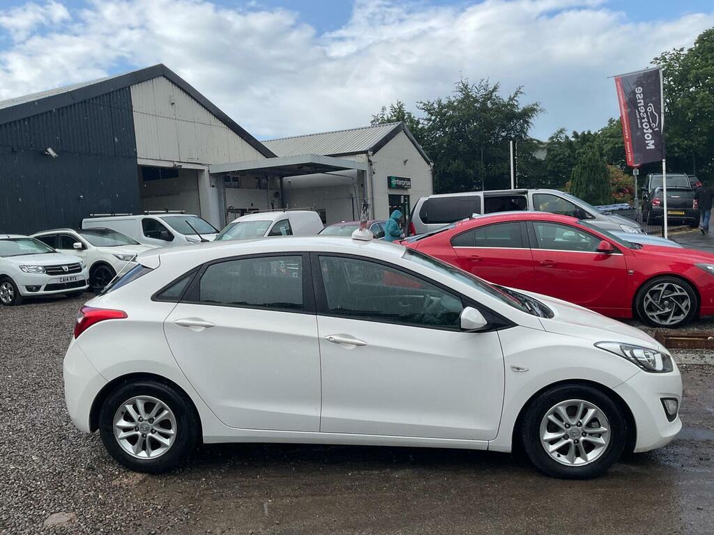 Hyundai I30 1.6 Crdi Blue Drive Active Euro 5 S S White #4
