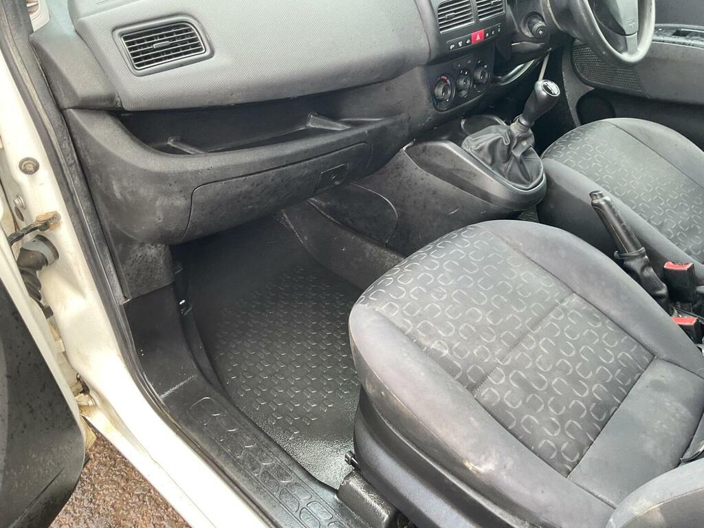 Fiat Doblo Easy White #9