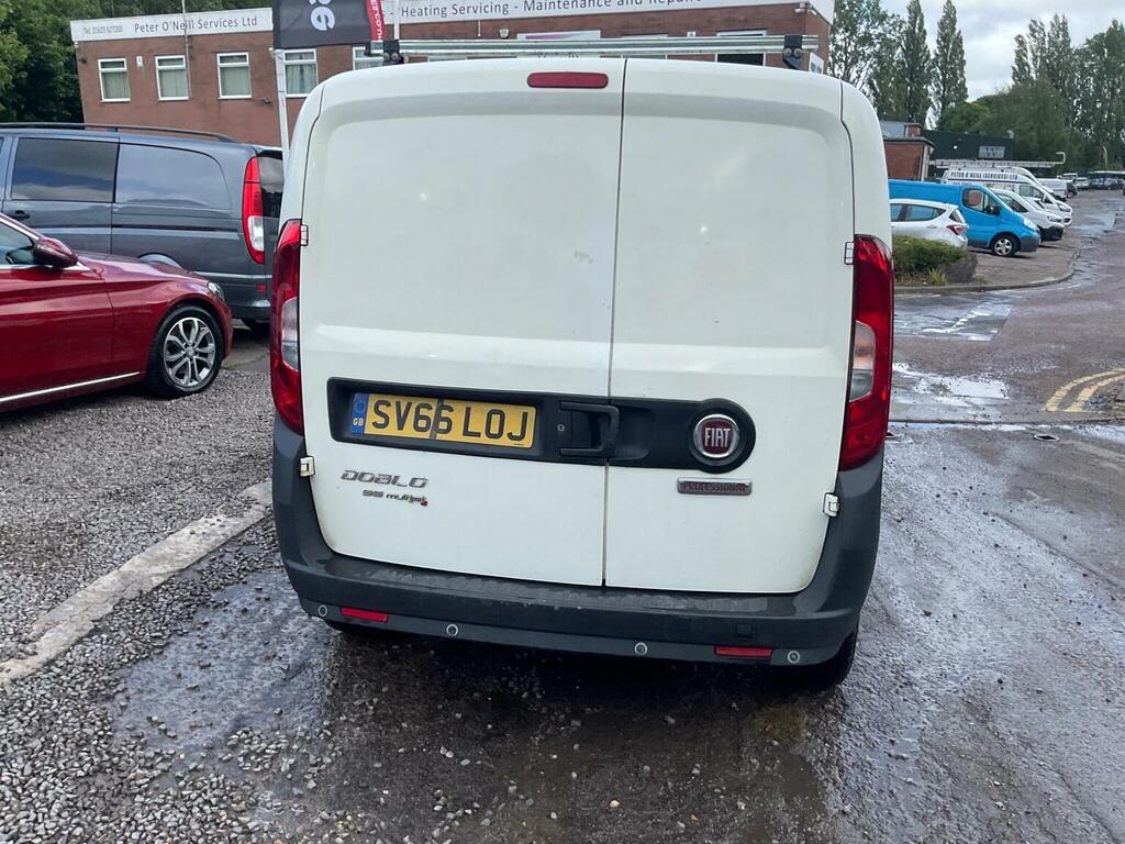 Fiat Doblo Easy White #68