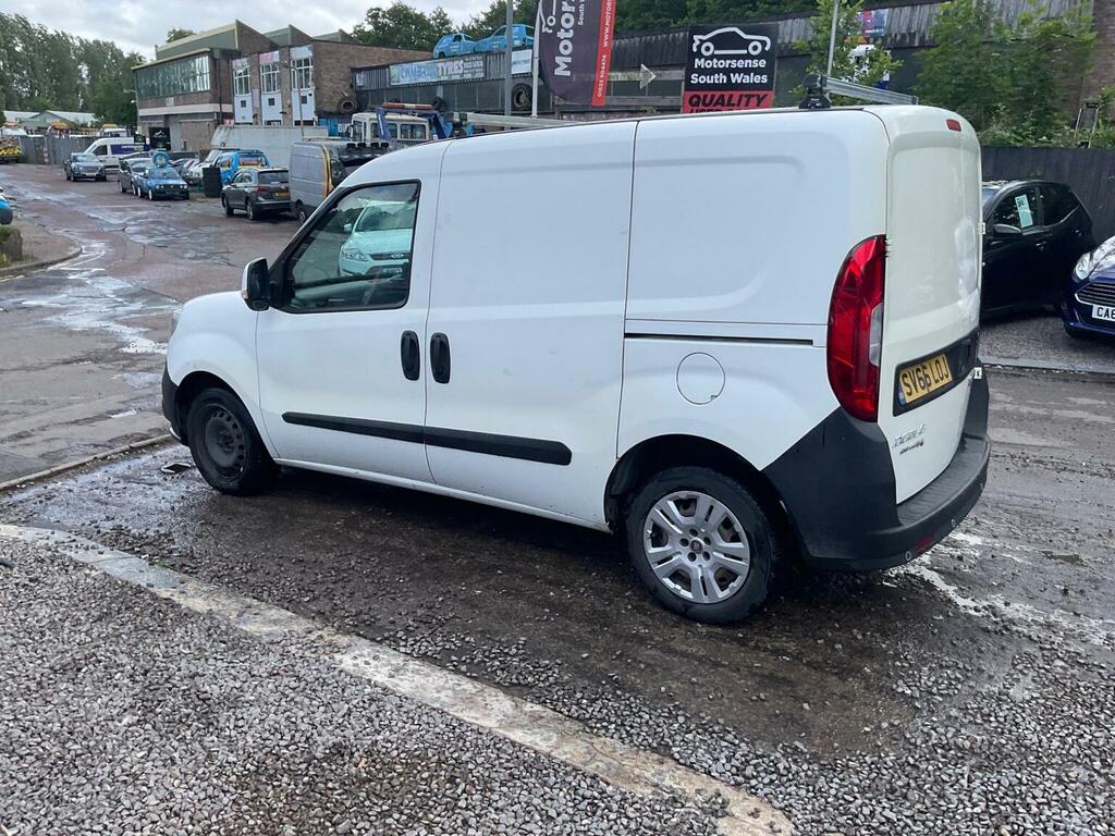 Fiat Doblo Easy White #82
