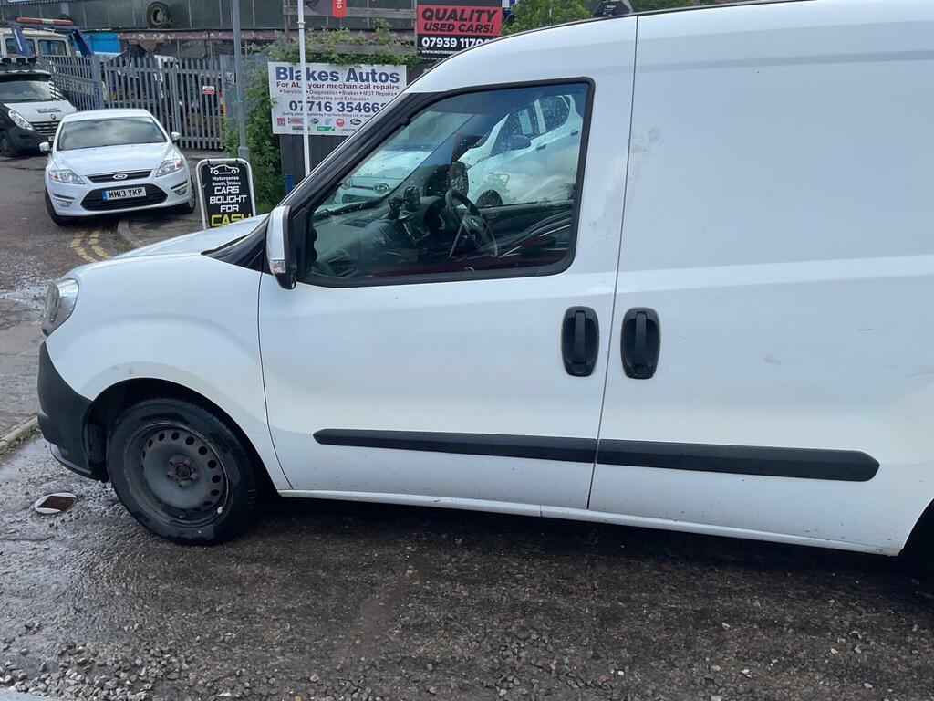 Fiat Doblo Easy White #94
