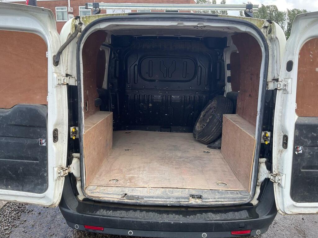Fiat Doblo Easy White #18