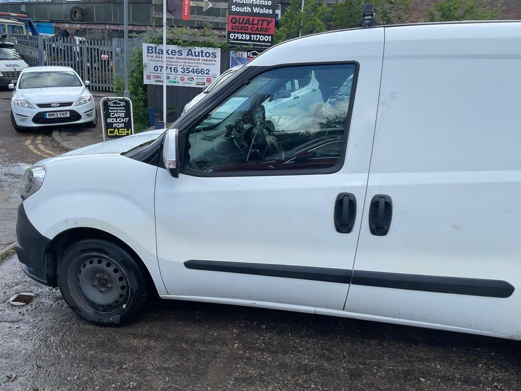 Fiat Doblo Easy White #93