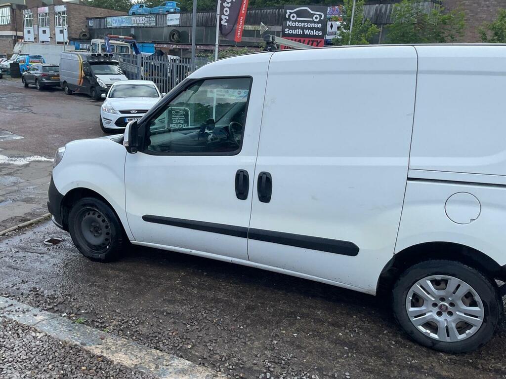 Fiat Doblo Easy White #87