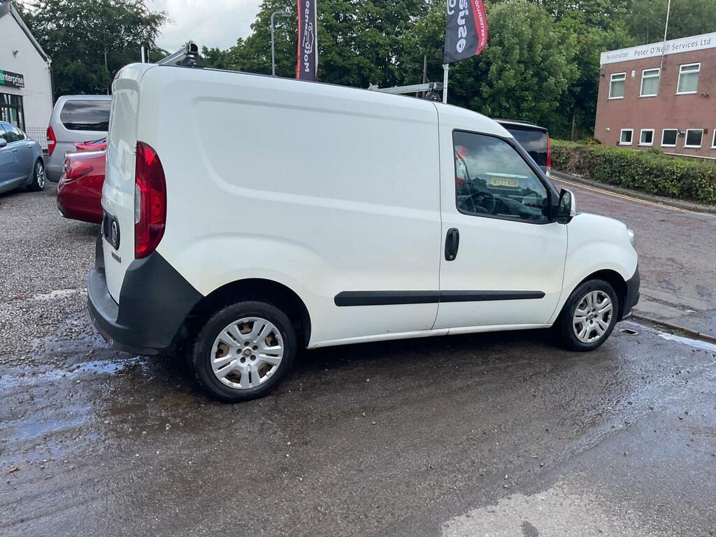 Fiat Doblo Easy White #61