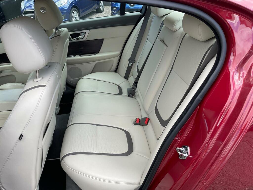 Jaguar XF D V6 Premium Silver #10