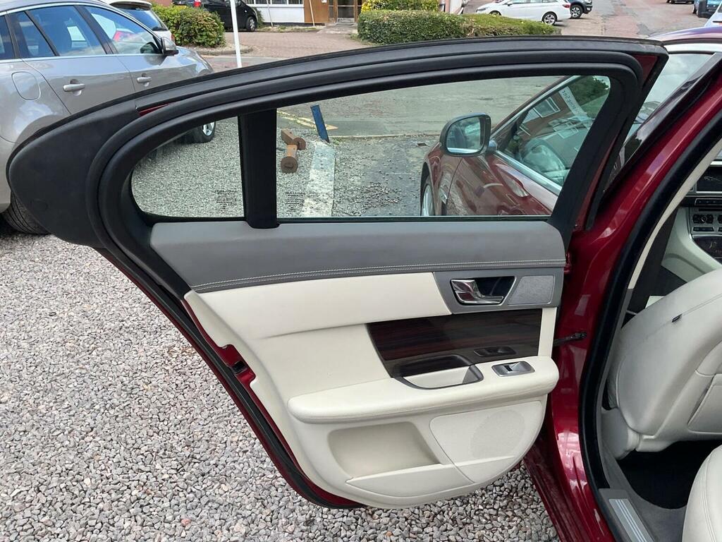 Jaguar XF D V6 Premium Silver #17