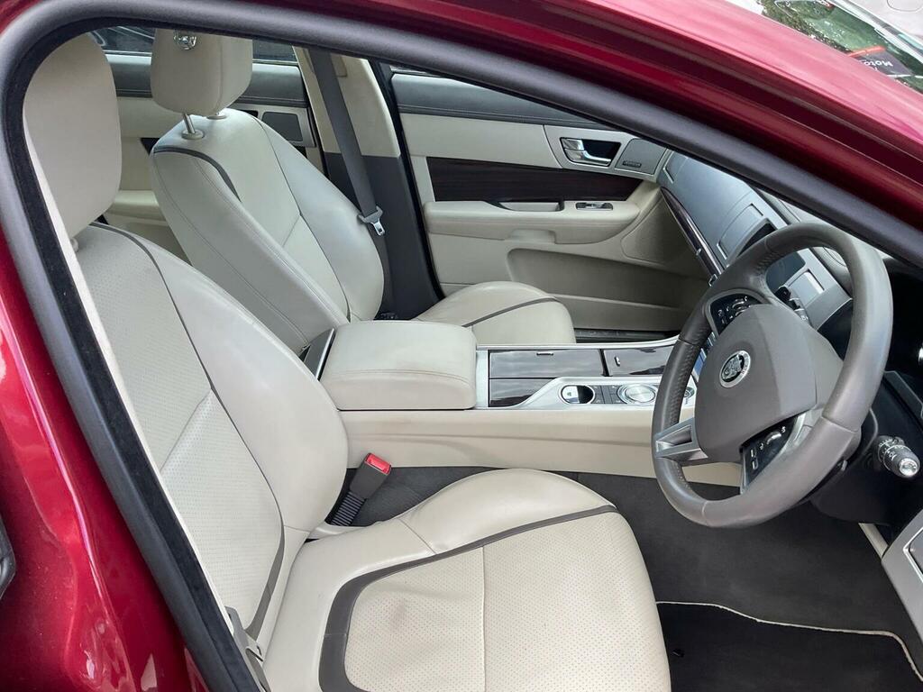 Jaguar XF D V6 Premium Silver #28