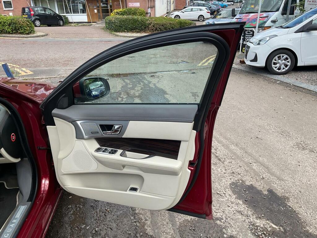 Jaguar XF D V6 Premium Silver #26
