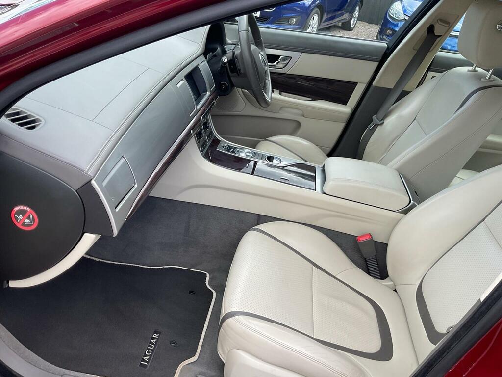 Jaguar XF D V6 Premium Silver #12