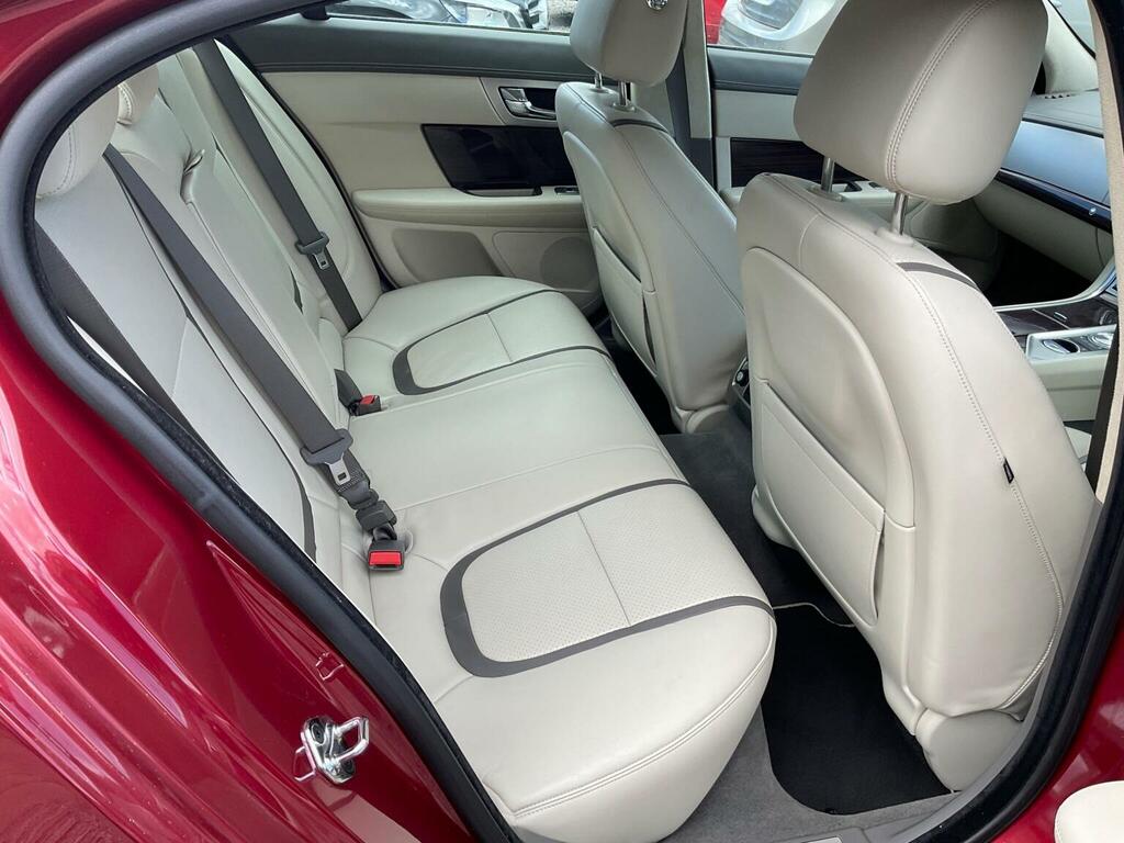 Jaguar XF D V6 Premium Silver #9