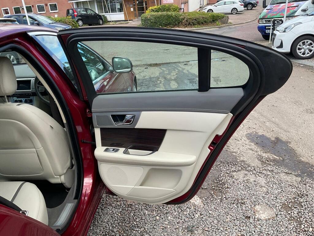 Jaguar XF D V6 Premium Silver #16