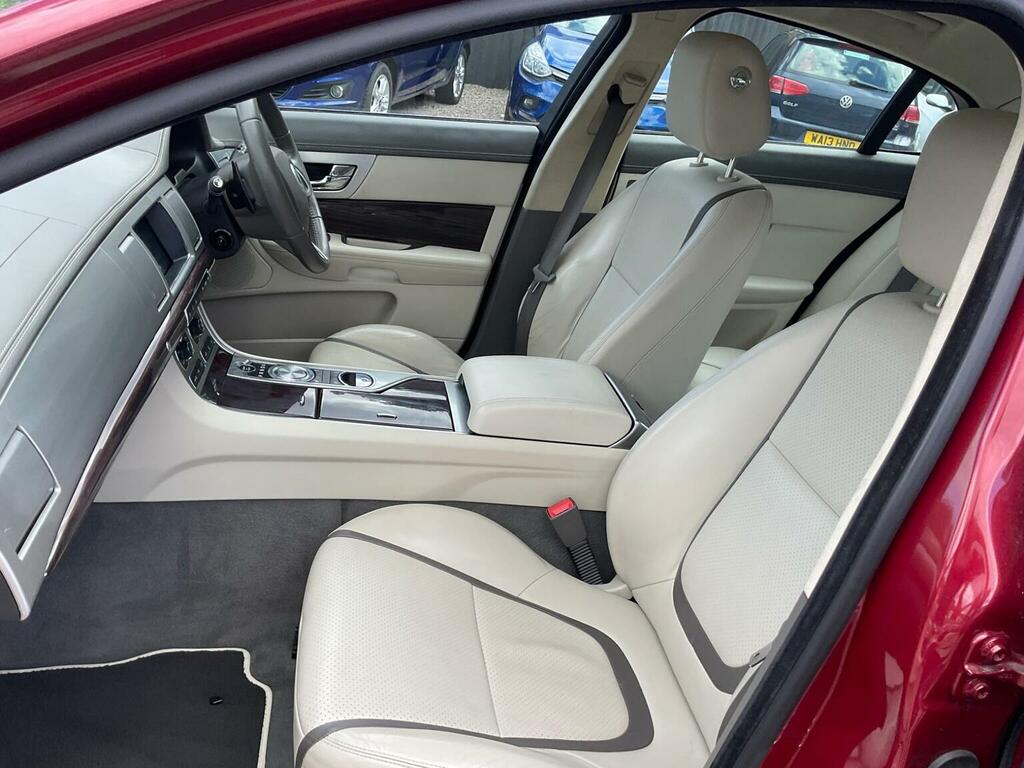 Jaguar XF D V6 Premium Silver #11