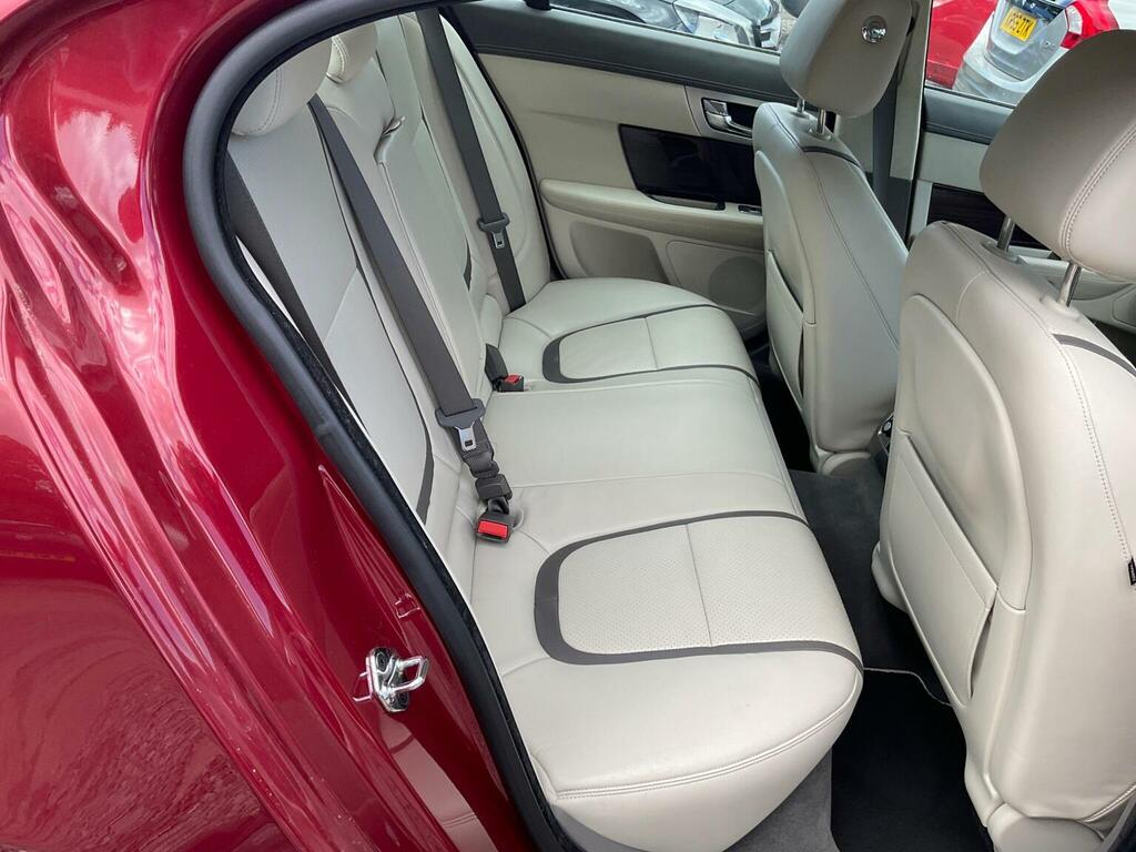 Jaguar XF D V6 Premium Silver #15
